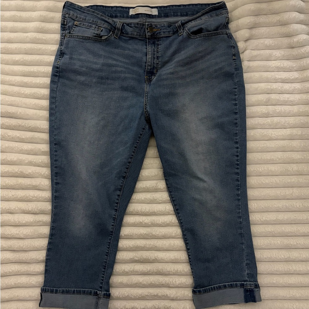Signature by Levi Strauss Blue Mid Rise Capri Jeans